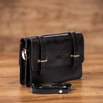 کیف دوشی زنانه چرم طبیعی دتار (طرح فلوتر - رنگ مشکی)